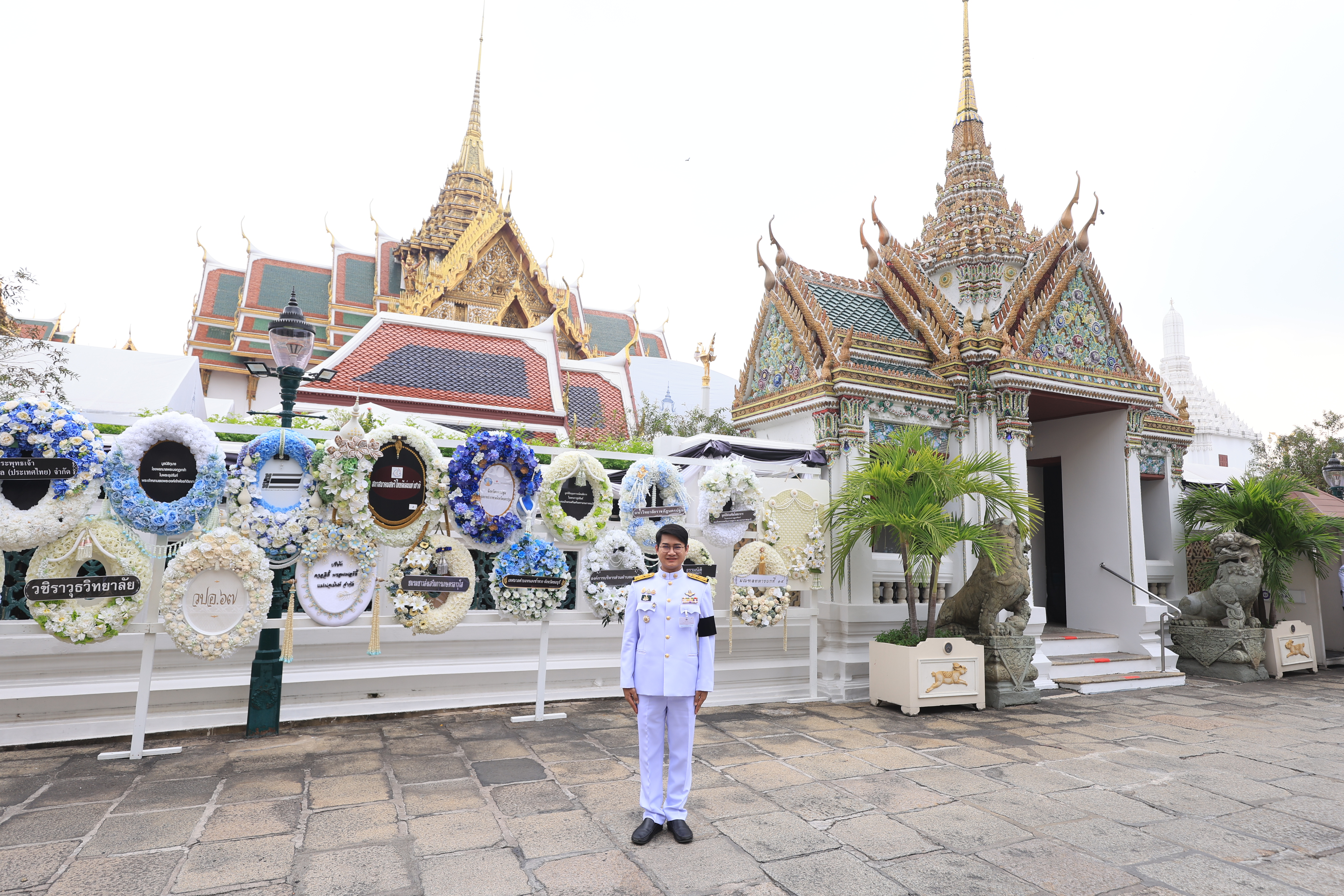 title - คณะผู้บริหาร ส.ป.ก. ร่วมผลัดเวรเฝ้าฯ พระพิธีธรรมสวดพระอภิธรรมพระบรมศพ สมเด็จพระนางเจ้าสิริกิติ์ พระบรมราชินีนาถ พระบรมราชชนนีพันปีหลวง